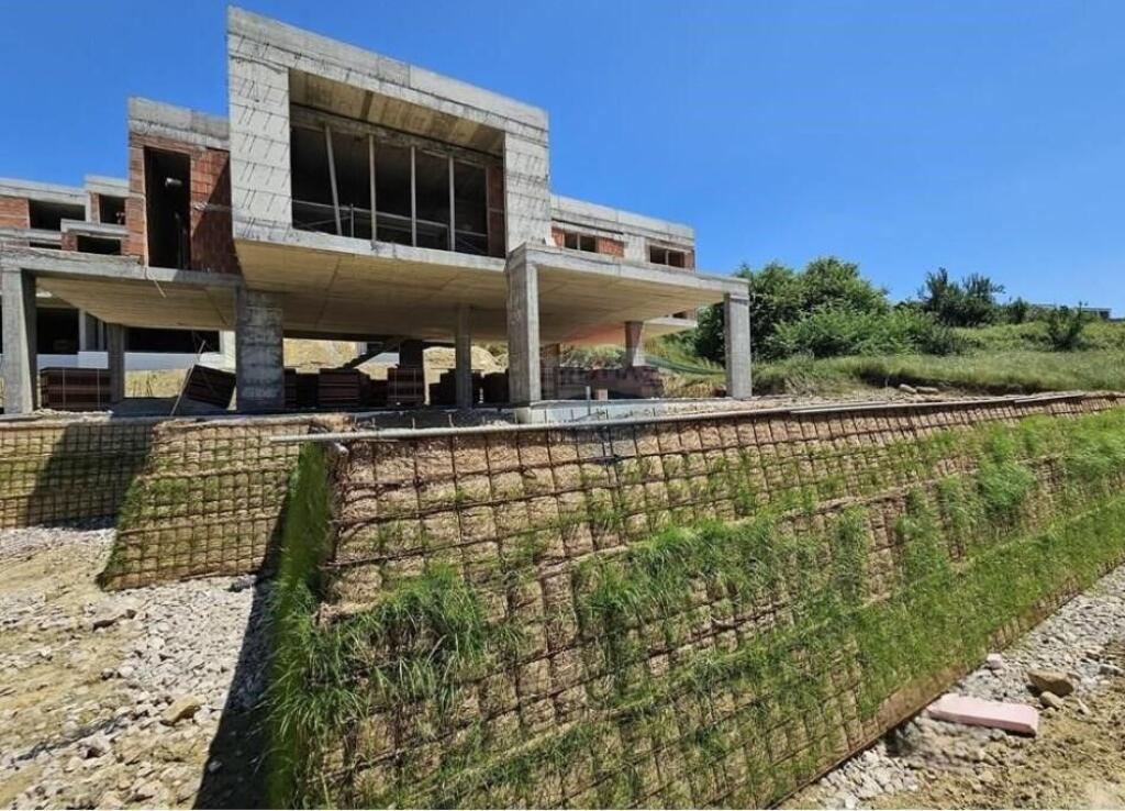 Vilë - Për Shitje - Liqeni i Farkës, Tiranë (ID: 530181081-321)