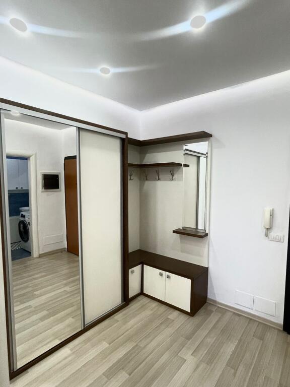 🏡 Jepet me qira Apartament modern 2+1+2  – Qendër Tiranë