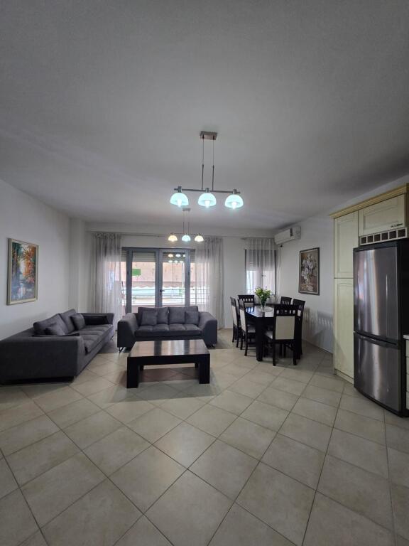 AP. 2+1 me qera te Kopshti Zoologjik