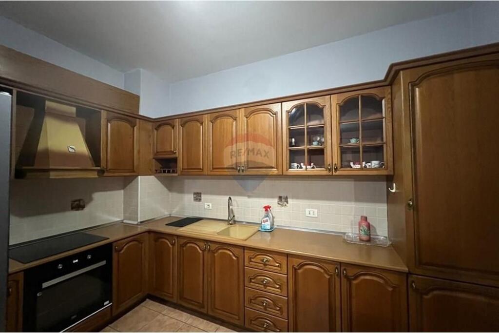 Apartament 1+1 Qëndra Kristal