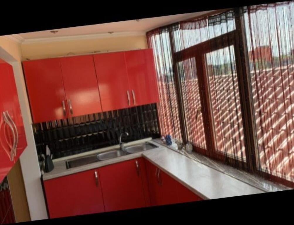 Jepet kat vile me qera,