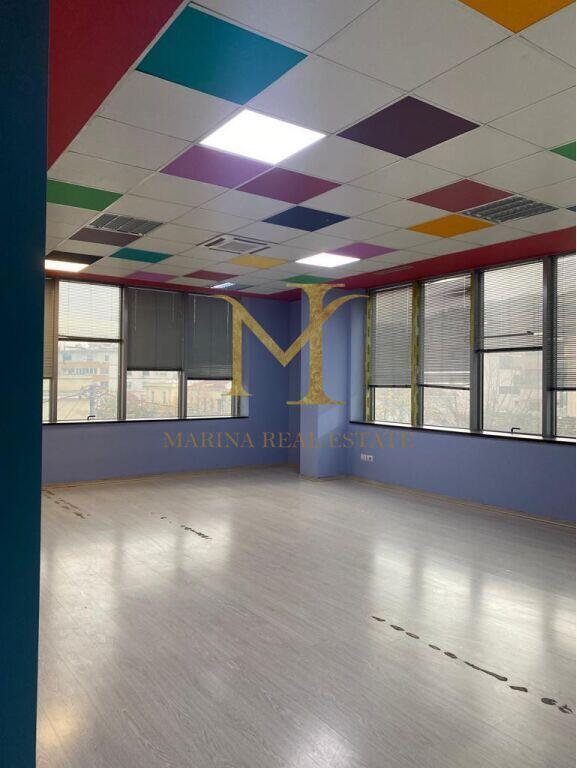 JEPET AMBIENT BIZNESI NE QENDER TE DURRESIT