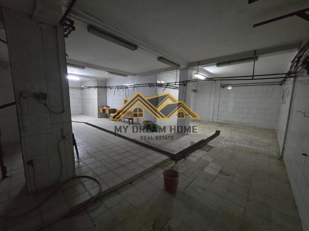 VENDITA AMBIENTE COMMERCIALE PRESSO IL CROCE ROSSA DURAZZO