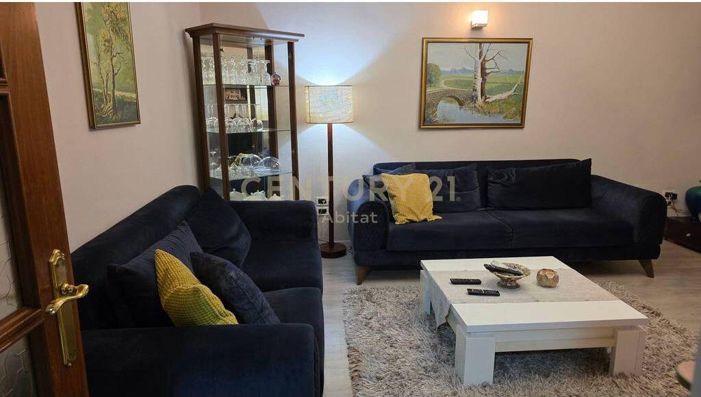 Shitet Apartament 2+1+2 ballkone në Vasil Shanto