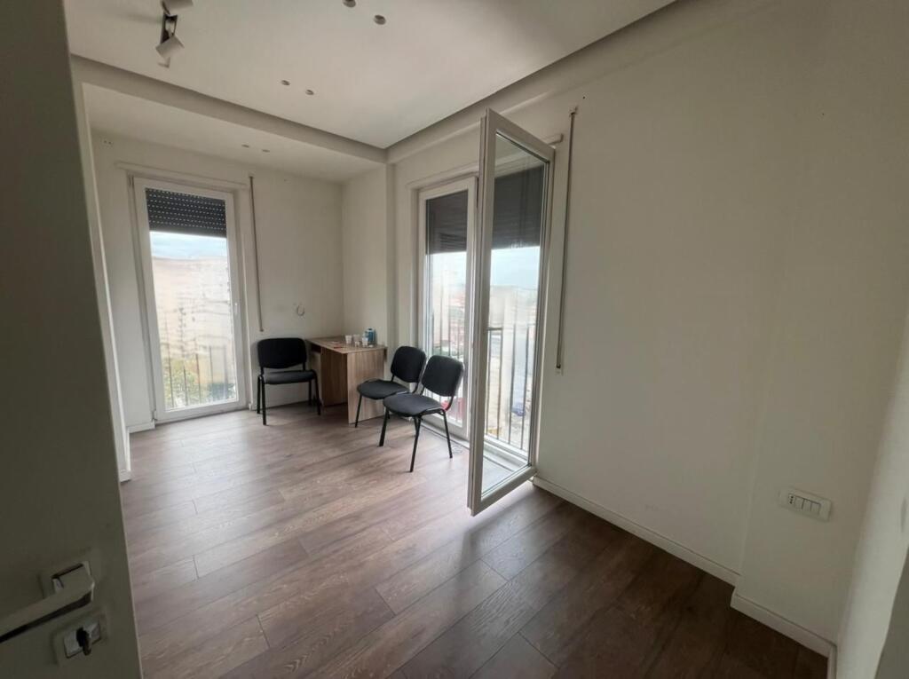 🏡 Shitet apartament 3+1 te 21 Dhjetori