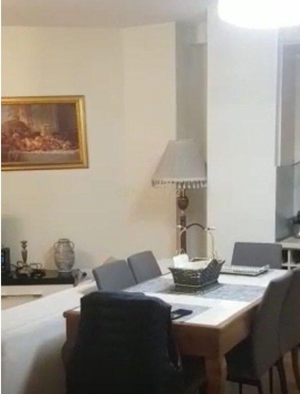 Shitet Apartament 2+1+2