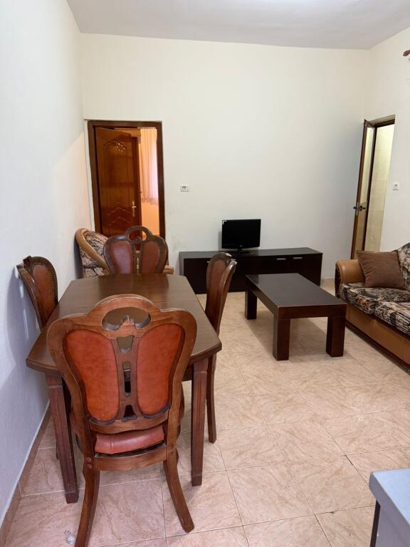 Shtepi private me qera 1+1