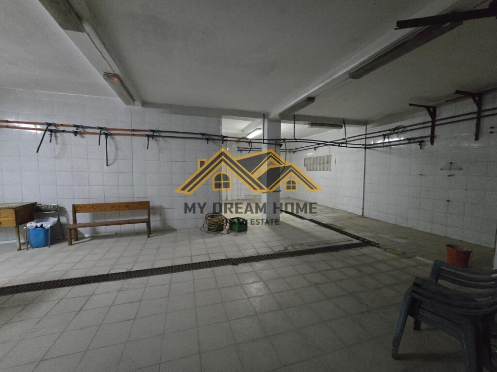 VENDITA AMBIENTE COMMERCIALE PRESSO IL CROCE ROSSA DURAZZO