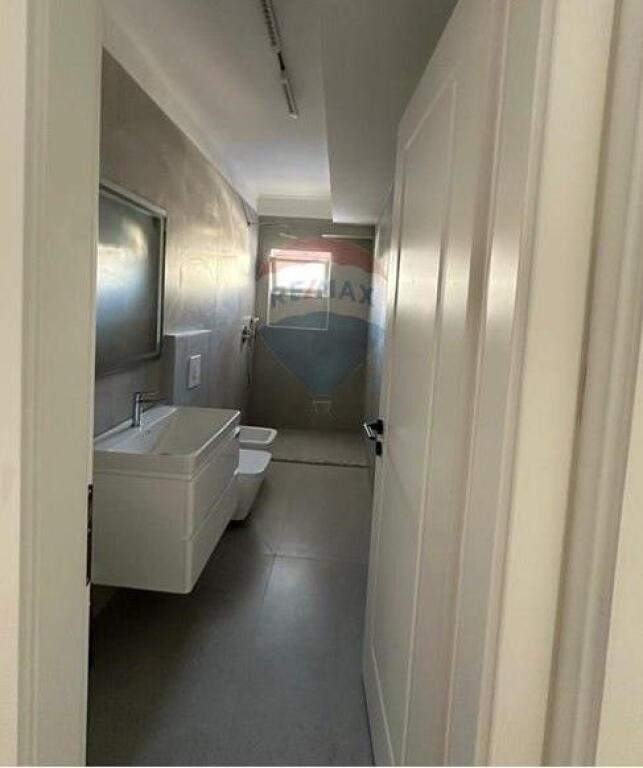 Shitet apartament 1+1 te Rruga Kongresi i Manastirit (530381006-196)