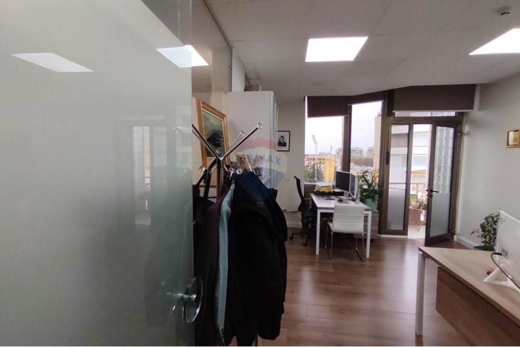 Zyrë me qira – Sheshi Willson