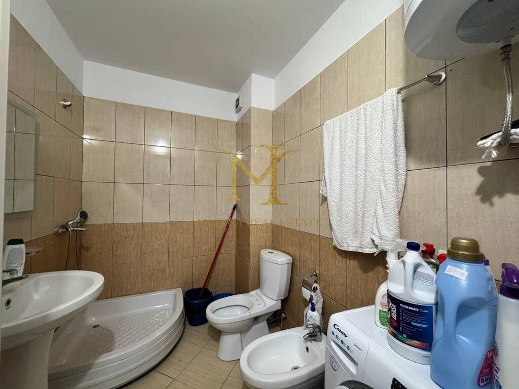 Shitet apartament 1+1, 2 balkoni, në Shkëmbi e Kavajës, Durrës