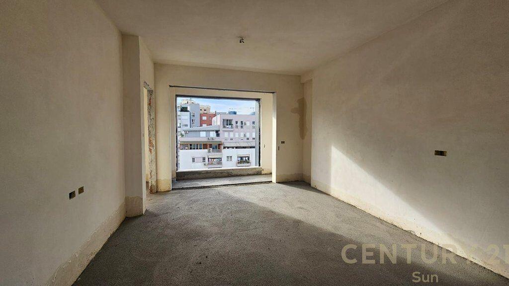 Shitet Apartament 2+1+2 me Verandë – Pazar i Ri