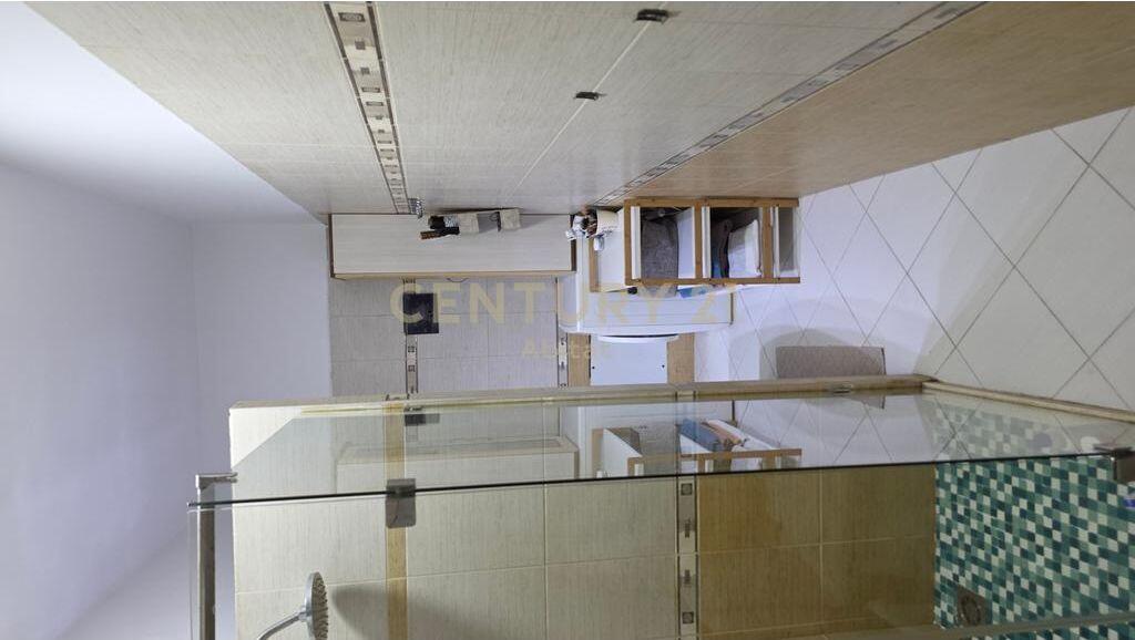 Shitet Apartament 2+1+2 ballkone në Vasil Shanto 230,000 €