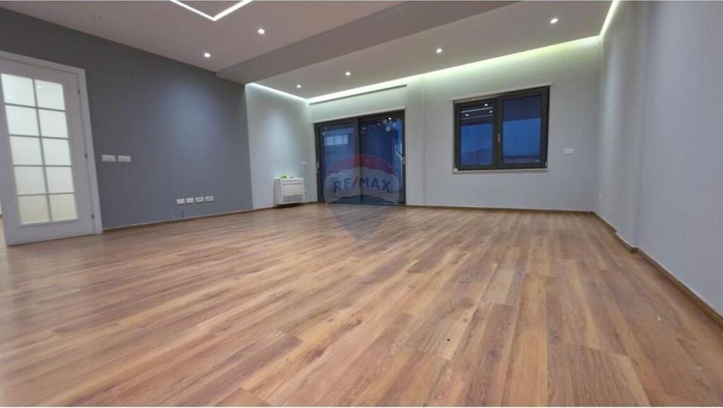 Zyre me qira/ RING CENTER, ZOG TE ZI