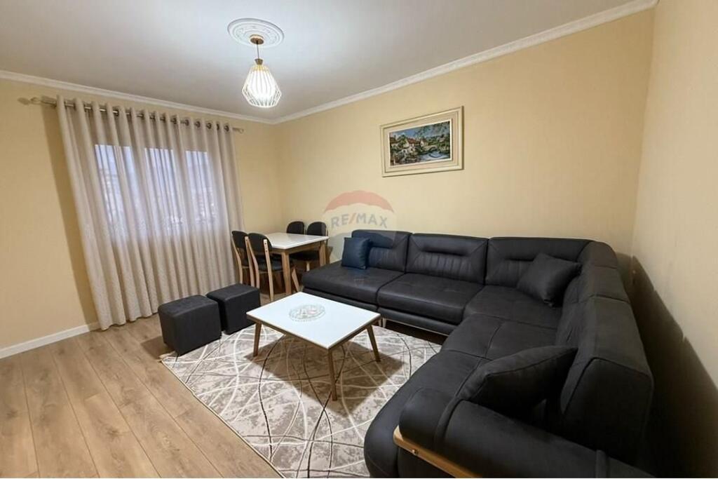 Apartament 2+1 me Qira tek Rr. Ali Demi !