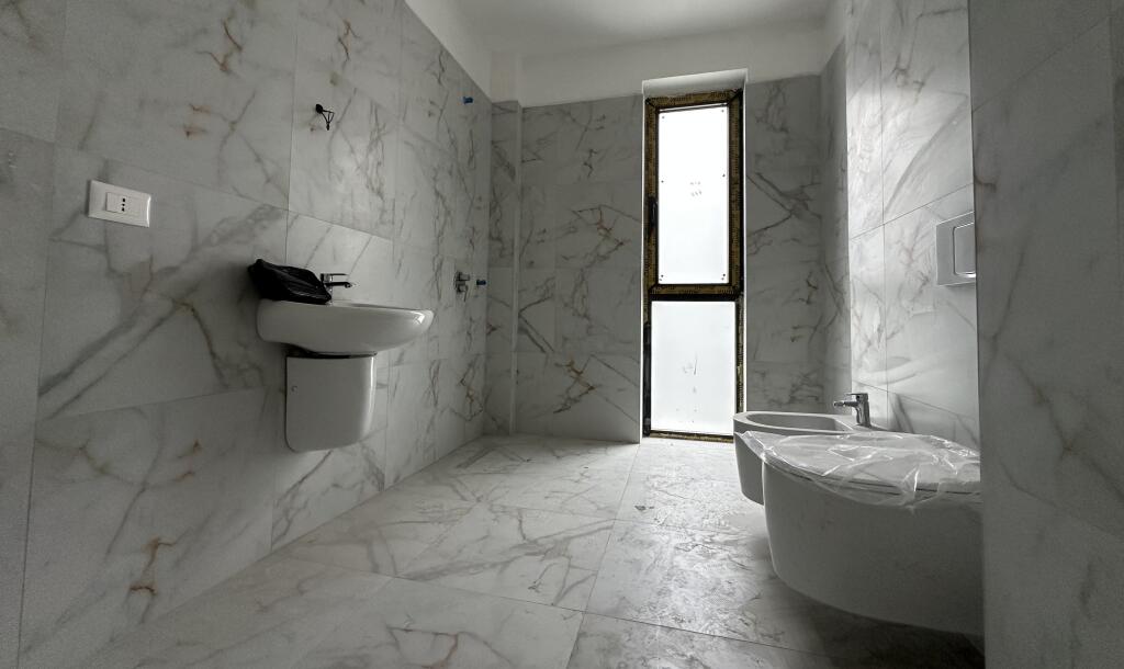 Shitet apartament 2+1+2, Ish-Dogana!