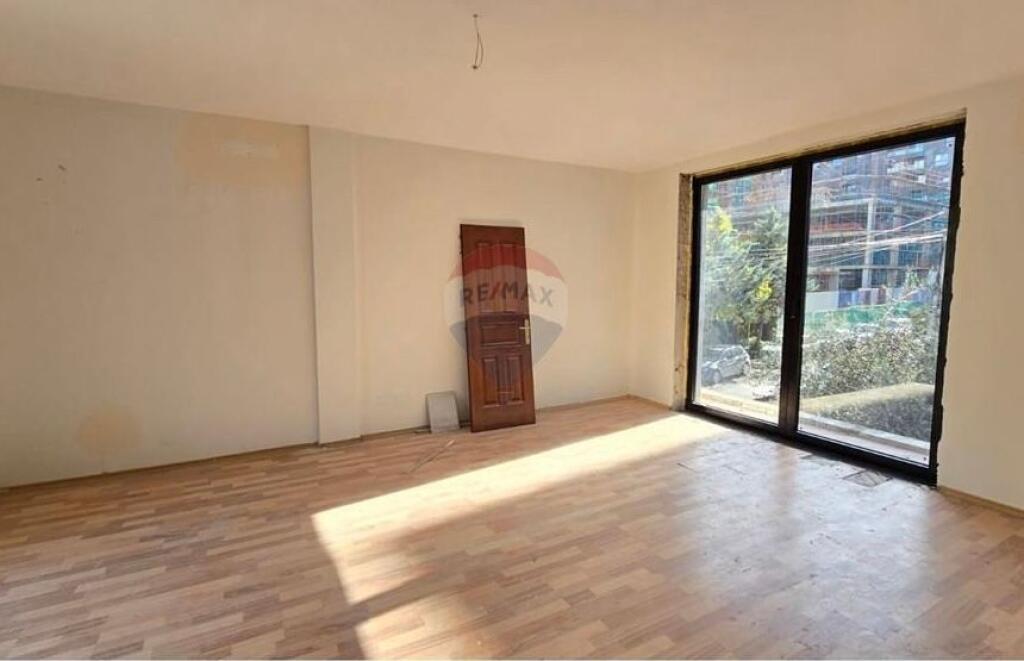 Qira/ Zyra, Kompleksi Dinamo