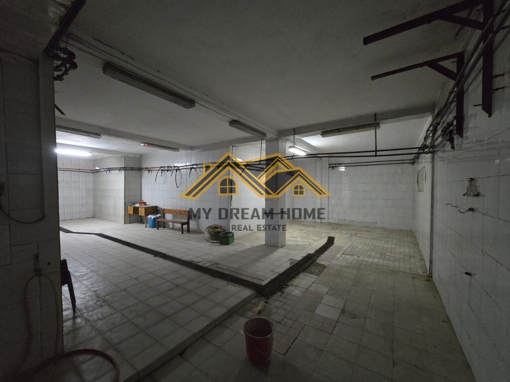 VENDITA AMBIENTE COMMERCIALE PRESSO IL CROCE ROSSA DURAZZO