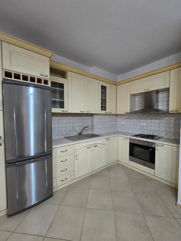 AP. 2+1 me qera te Kopshti Zoologjik