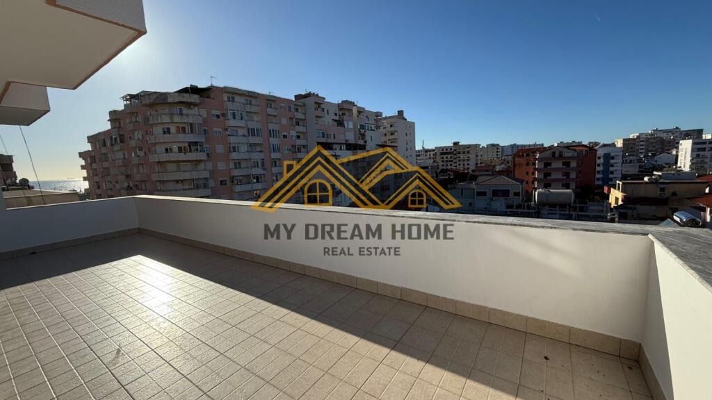 Apartament 2+1+Verand Në Shitje në Plazh Durrës