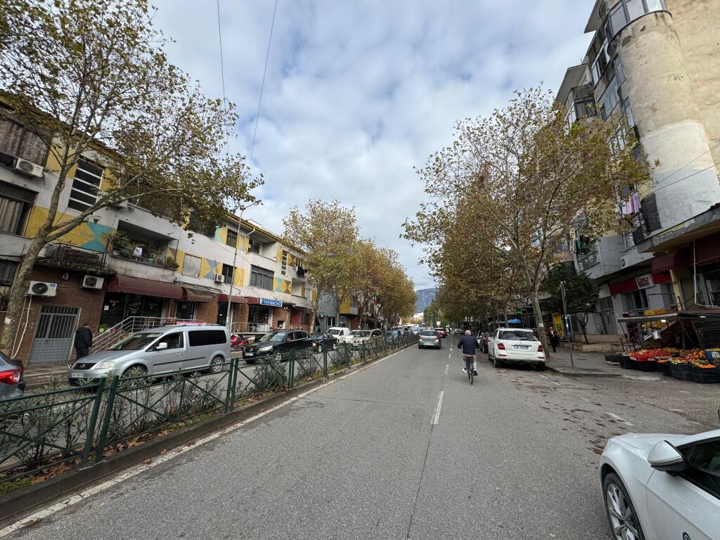 For sale: 3-story building on Dibres street near QSUT