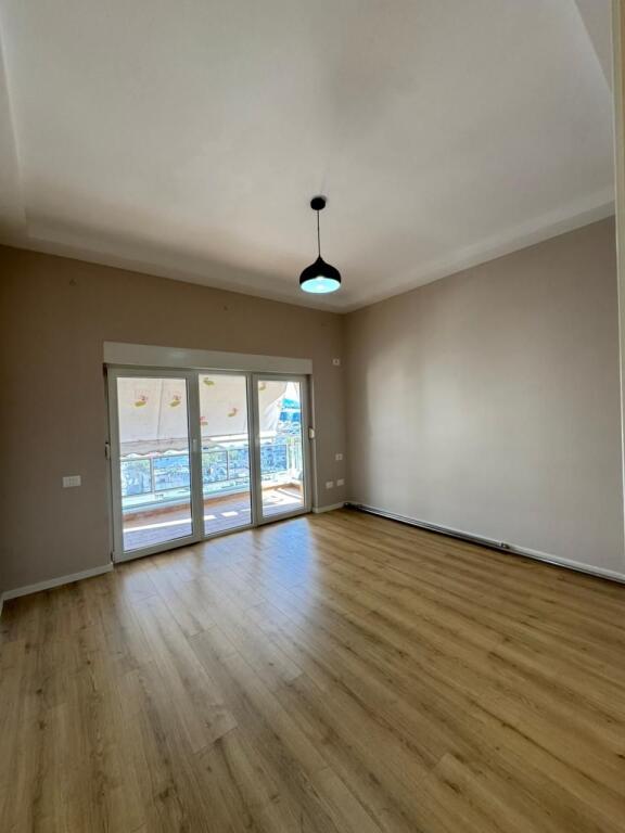 Shitet Apartament 2+1+2bllk