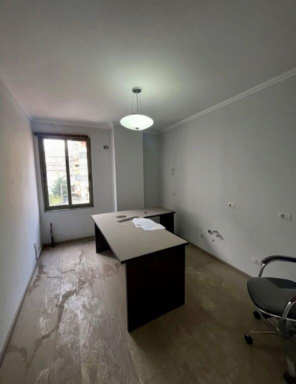 📣 SHITET Apartament 2+1 Me Ballkon 📍 21-Dhjetori, Prane Hotel "Mondial" ✨