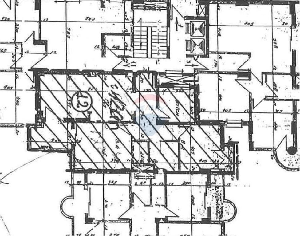 Shitet Apartament 3+1+2 -Komuna e Parisit