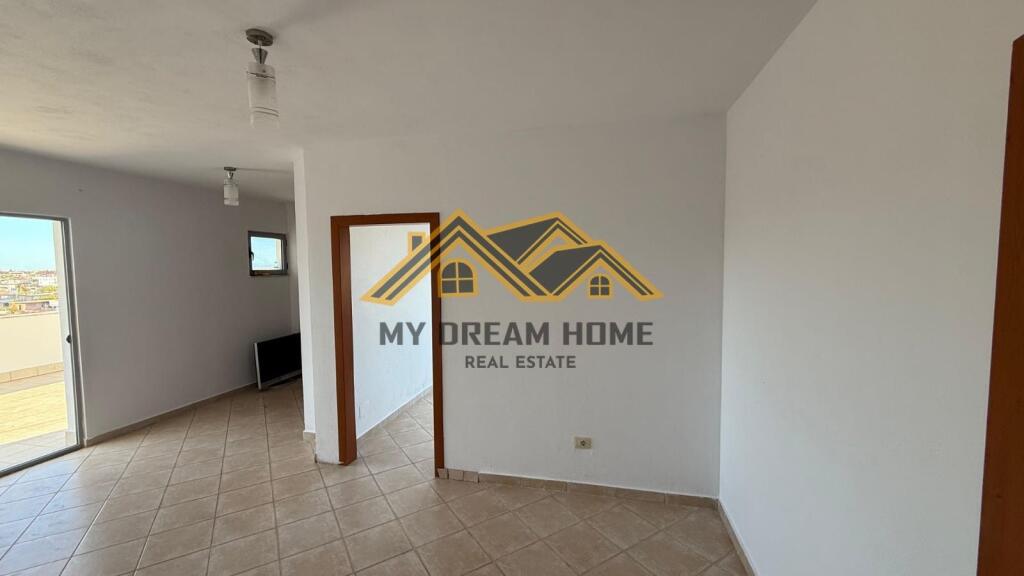 Apartament 2+1+Verand Në Shitje në Plazh Durrës