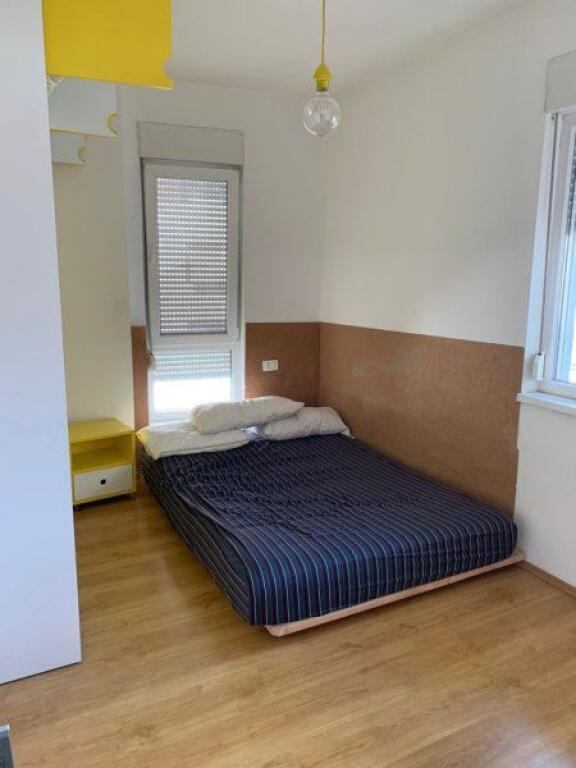 Ndarje qeraje në apartament 2+1 – Kompleksi “Kontakt”, pranë 21-shit, Rr. “Frosina Plaku”/ kontakt