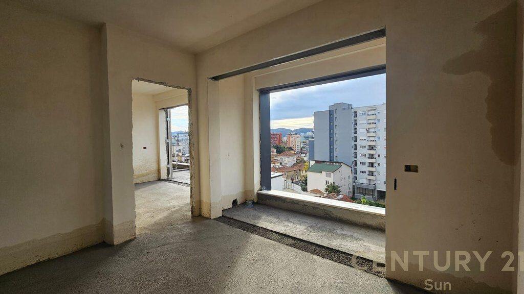 Shitet Apartament 2+1+2 me Verandë – Pazar i Ri