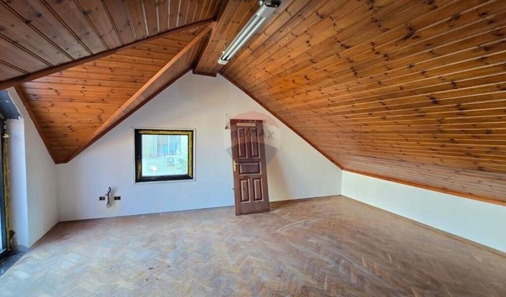 Qira/ Zyra, Kompleksi Dinamo