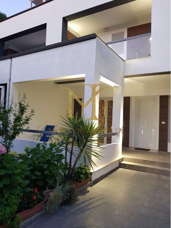 SHITET VILE NE KOMPLEKSIN LURA 1 GJIRI I LALZIT!