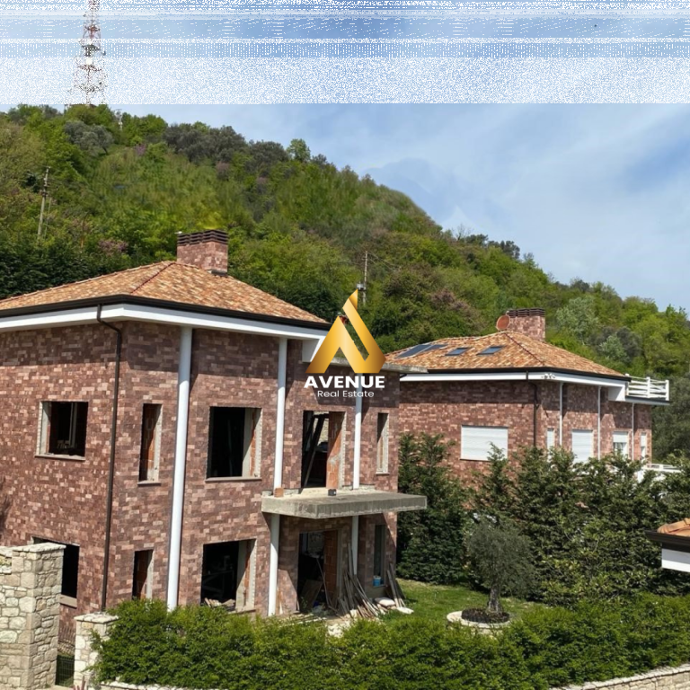 🔹 Shitet Vilë Luksoze me Pishinë në Prezë – Në Kompleks Vilash Ekskluziv