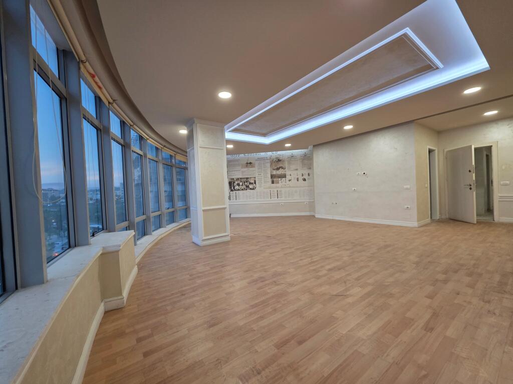 Jepet me qira ambient 336m2