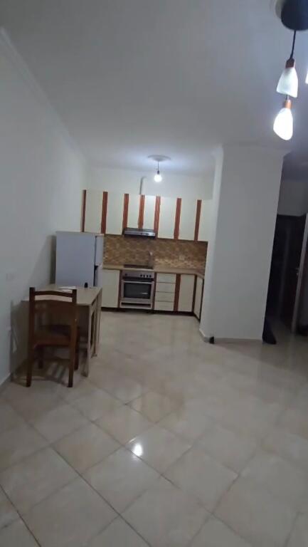 Apartament 2+1 me qera Komuna e Parisit