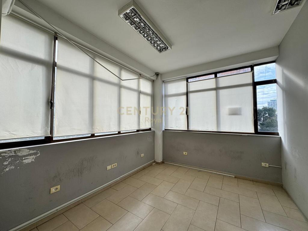 Ambient Komercial me Qira – Rruga e Elbasanit, pas Ambasadës Amerikane