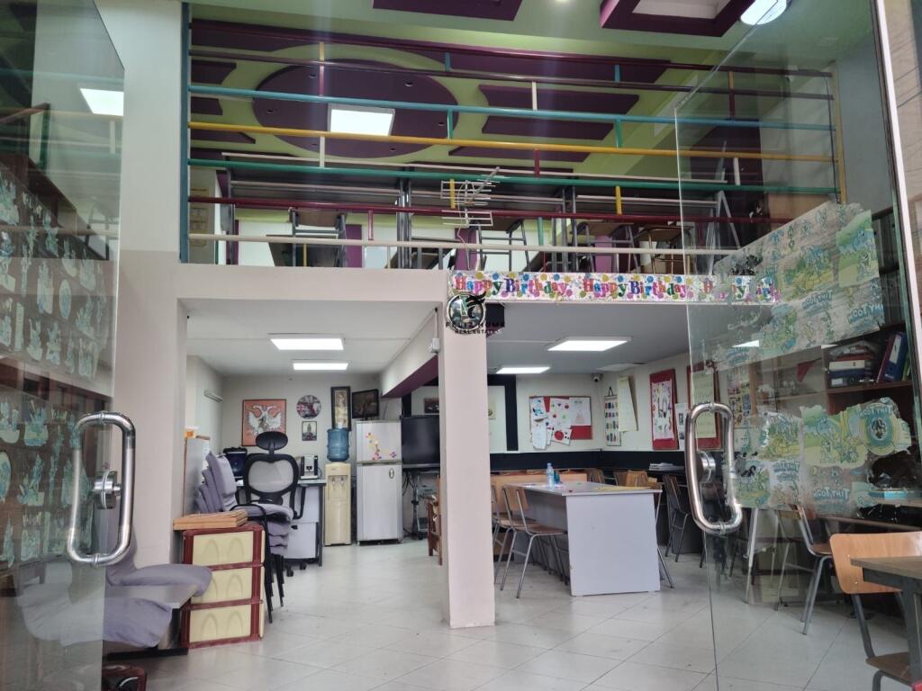 NEGOZIO IN AFFITTO 105 M2 ALI DEMI 60.000 LEKE