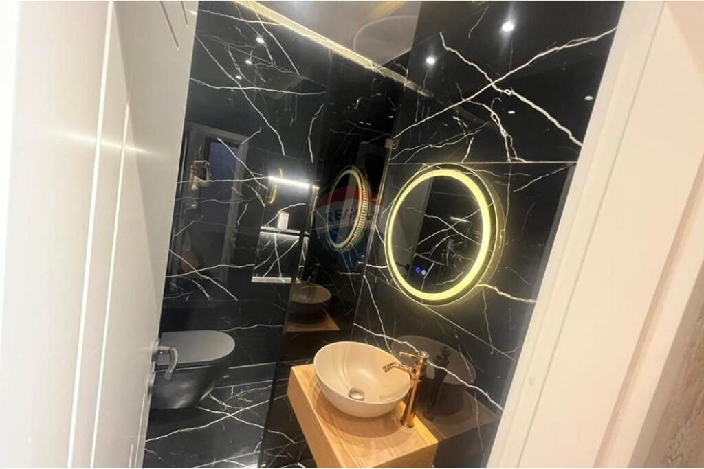 Super Studio Apartament në Qendër Sheshi Skënderbej!