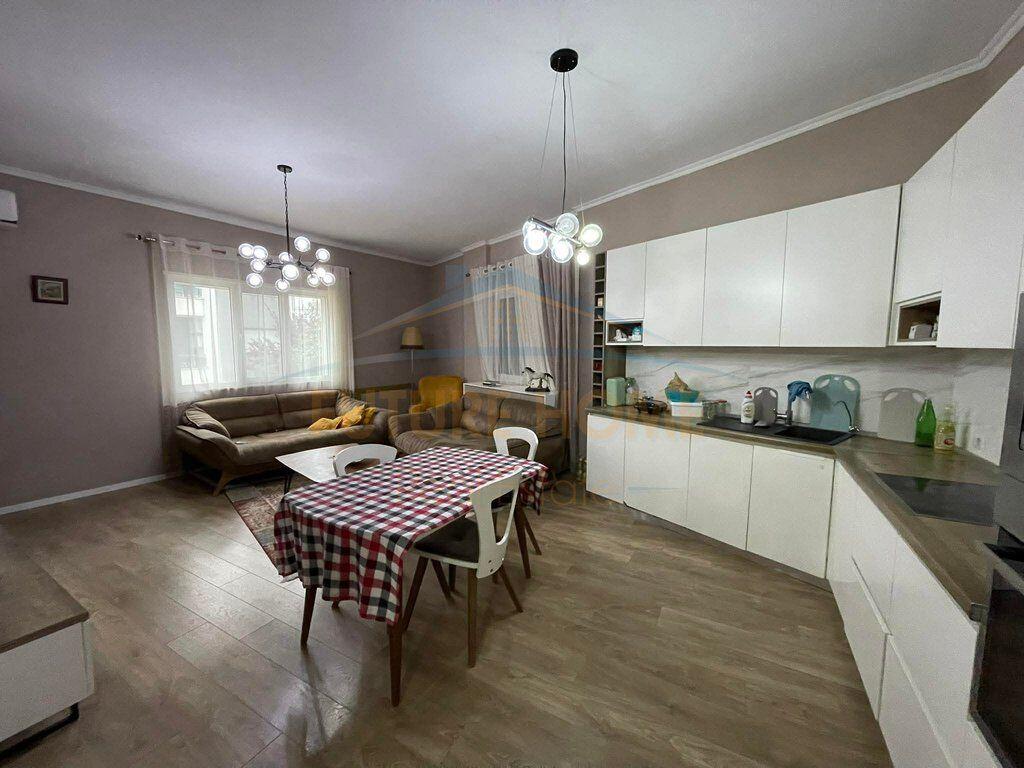 Shitet apartament 2+1 Kopshti Zoologjik Tiran