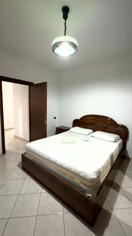 2+1,i mobiluar te bar bohemi astir,cmimi 500 euro