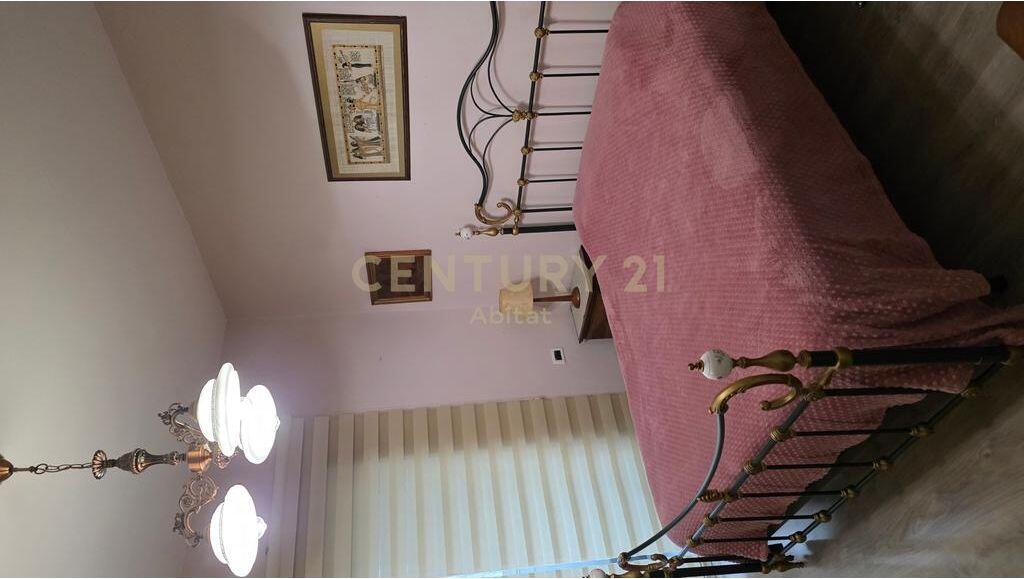 Shitet Apartament 2+1+2 ballkone në Vasil Shanto 230,000 €