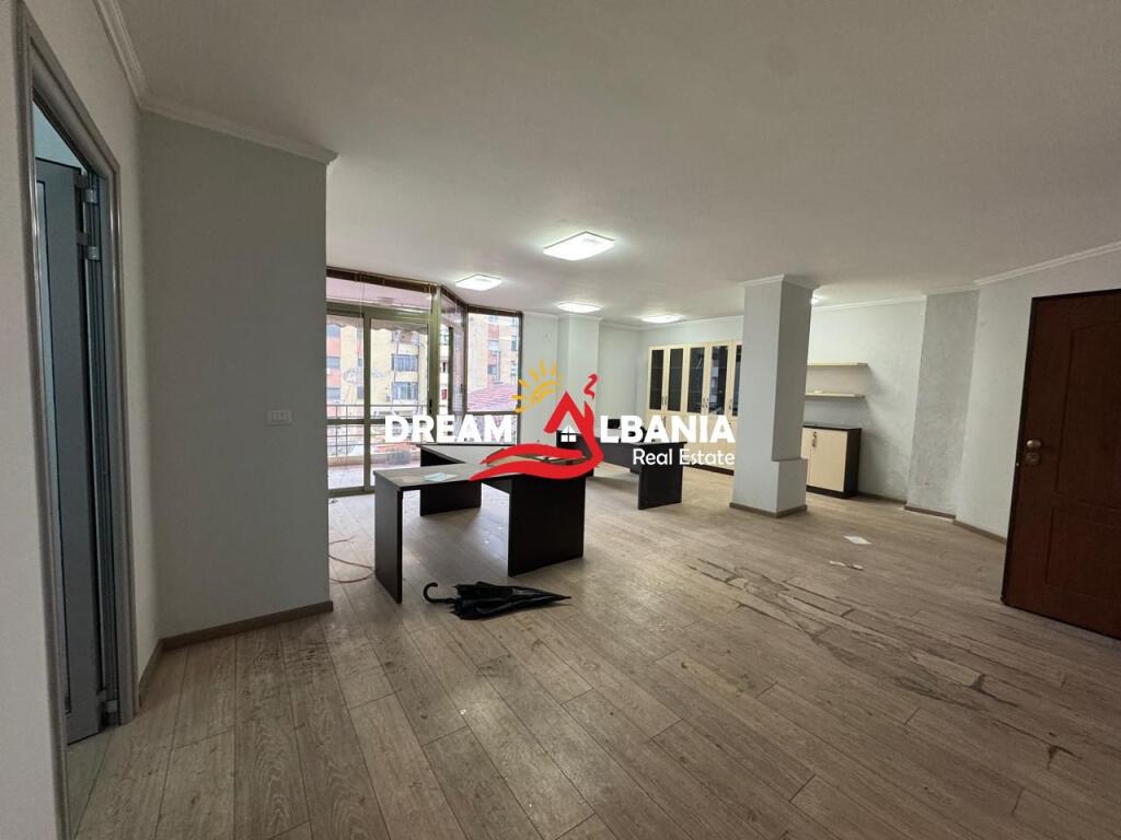 Apartament 2+1 ne Shitje 21 Dhjetori, Prane Hotel Mondial (ID 41212123)