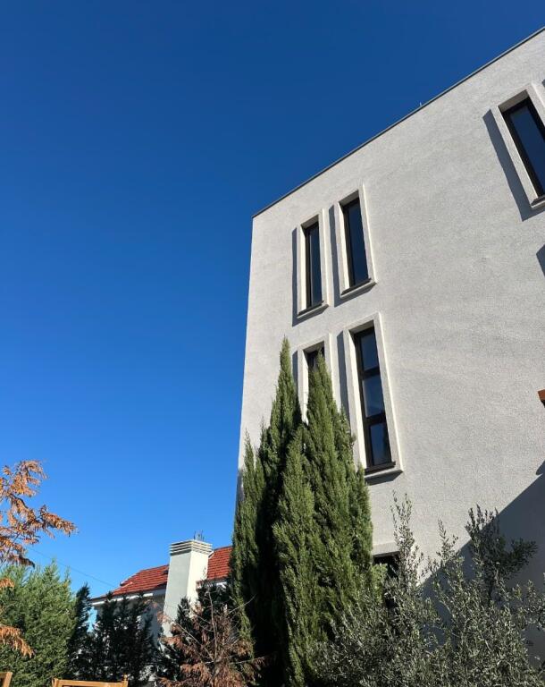 📌 Shitet Vilë 4-Katëshe në Rezidencën Akacia Hills!