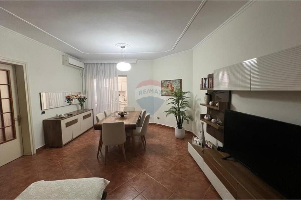 Apartament 2+1 Komuna e Parisit për shitje