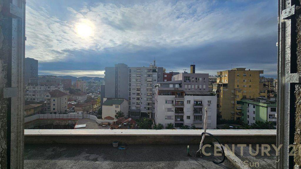 Shitet Apartament 2+1+2 me Verandë – Pazar i Ri