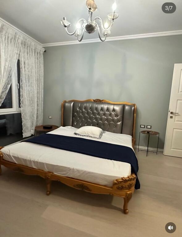 Shitet apartament 2+1+2+2 poste parkimi tek Kopshti Botanik