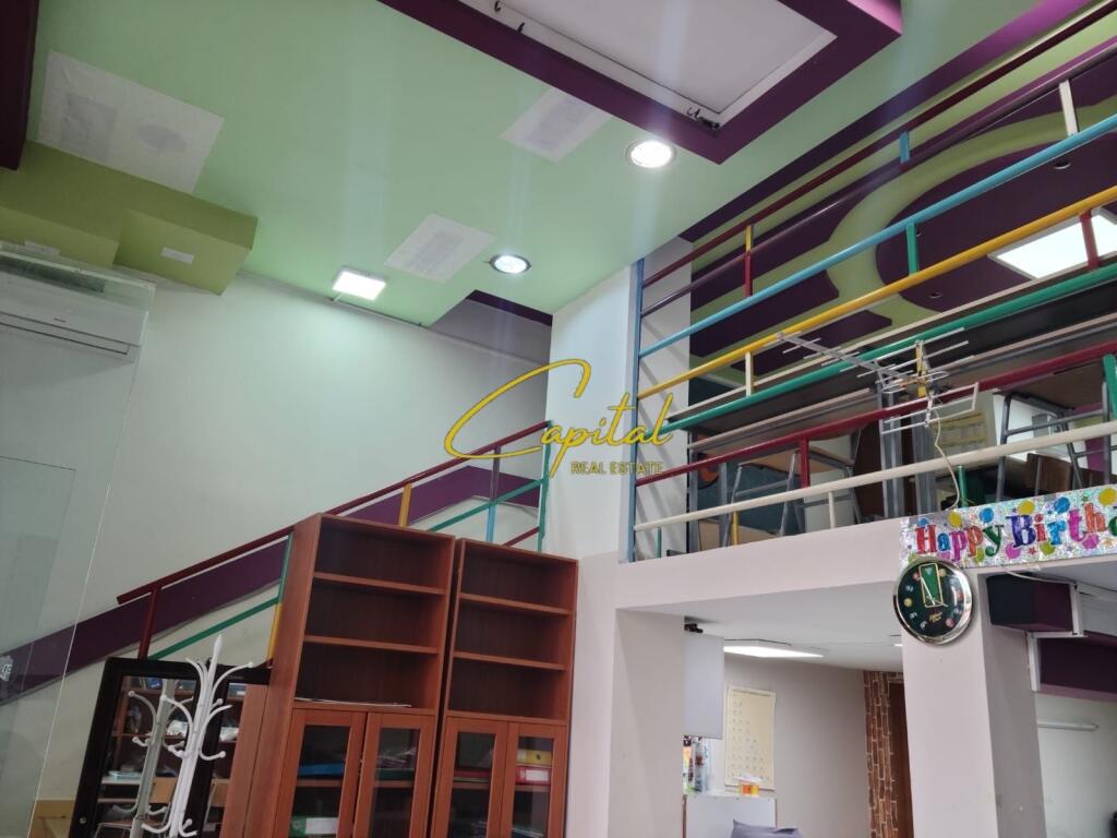 AMBIENT BIZNESI M EQERA 105 M2 ISH TREGU ELEKTRIK 600 EURO