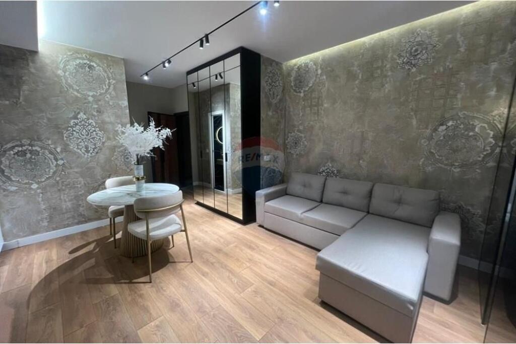 Super Studio Apartament në Qendër Sheshi Skënderbej!