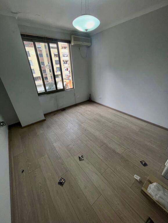 📣 SHITET Apartament 2+1 Me Ballkon 📍 21-Dhjetori, Prane Hotel "Mondial" ✨